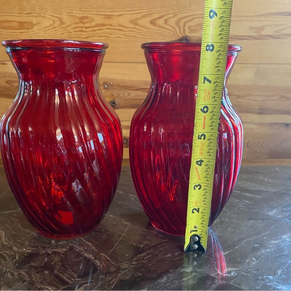 Two Gorgeous Glass Vases - Picture 3 of 11